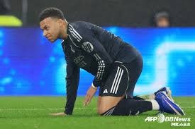 这是真饿了，太阳报：哈兰德赛后买了近70个芝士汉堡请全队吃